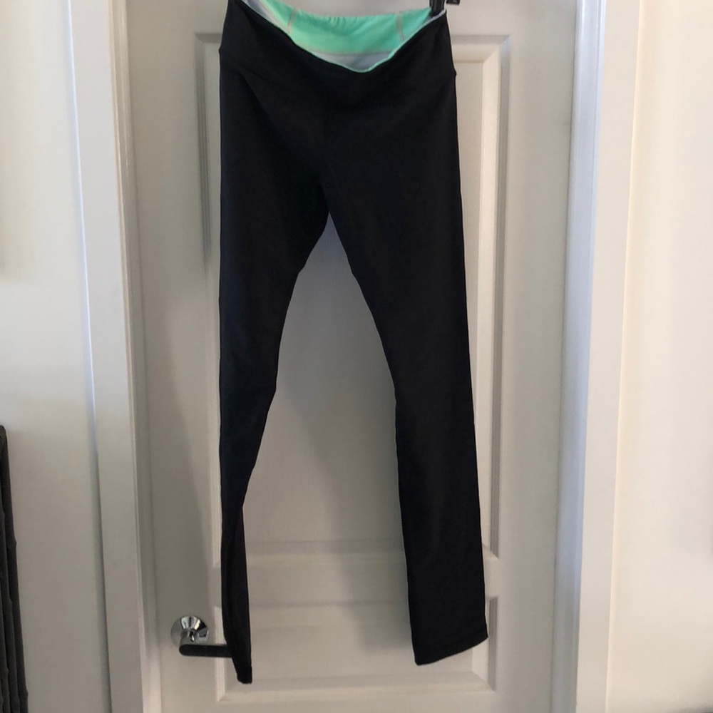 Lululemon Size 8 Black Wunder Unders